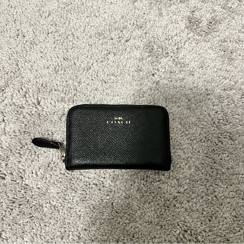 Coach Essential Small Zip Around Card Case